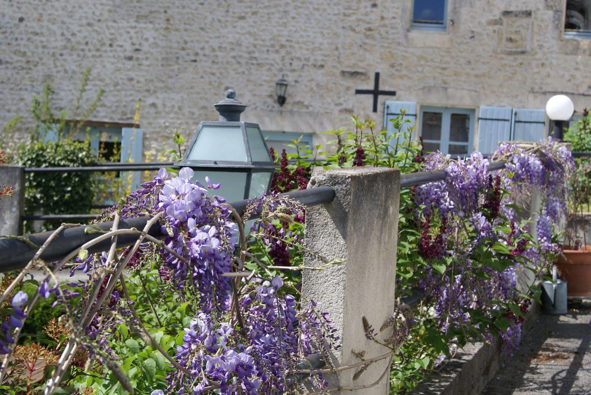 Domaine La Fontaine B&B Soubran Exterior foto